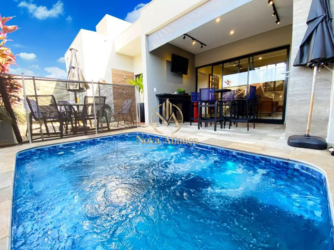Casa com 3 suítes e piscina no Jardim das Paineiras à Jaú/SP