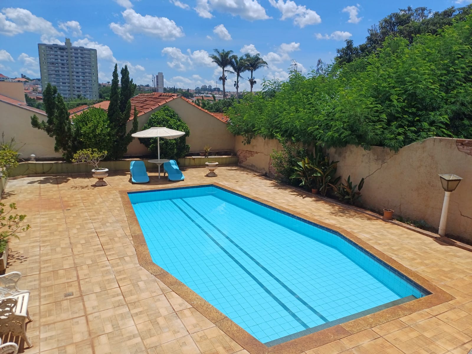 Casa com piscina e 3 salas no Centro de Jaú à Jaú/SP