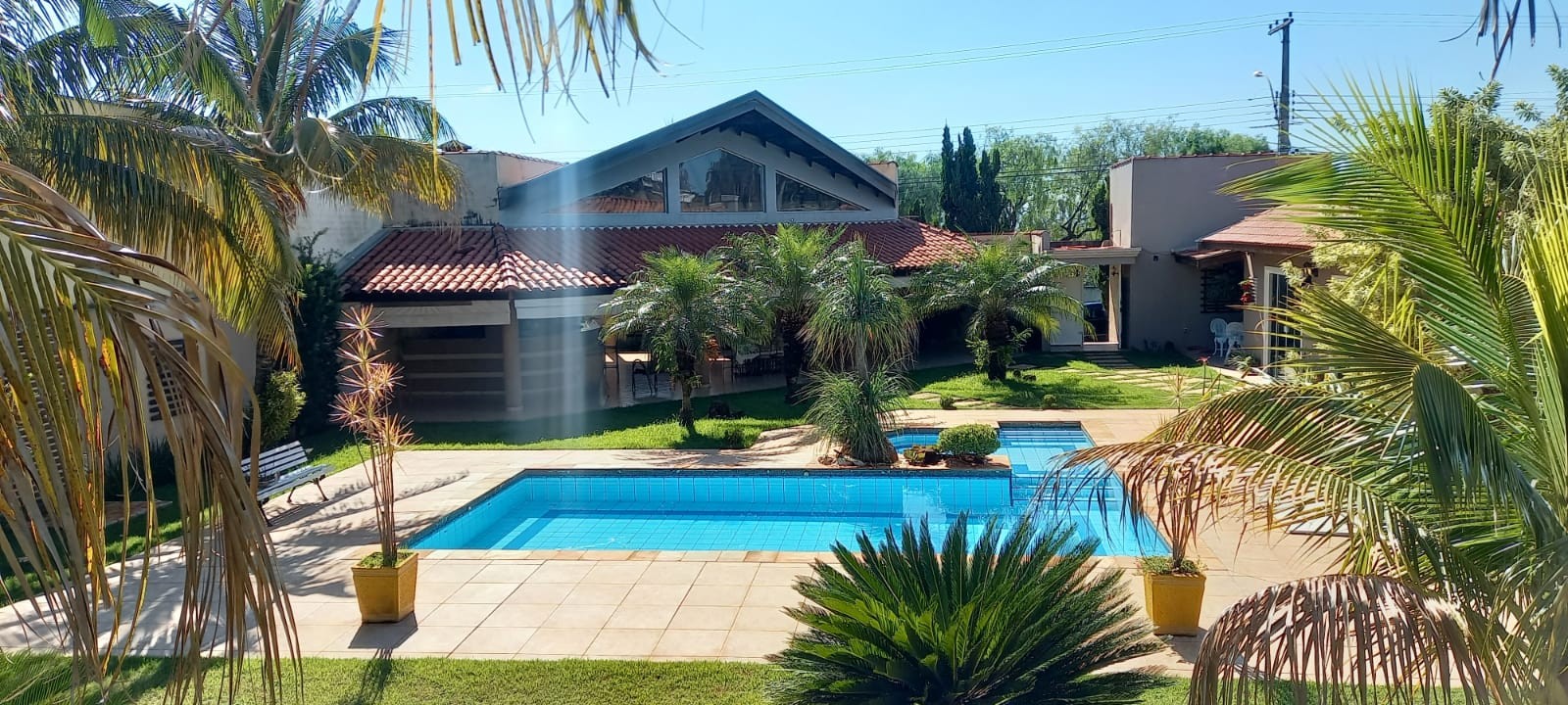 Casa com 2 suítes e área de lazer com piscina no Condomínio Primavera em Jaú/SP