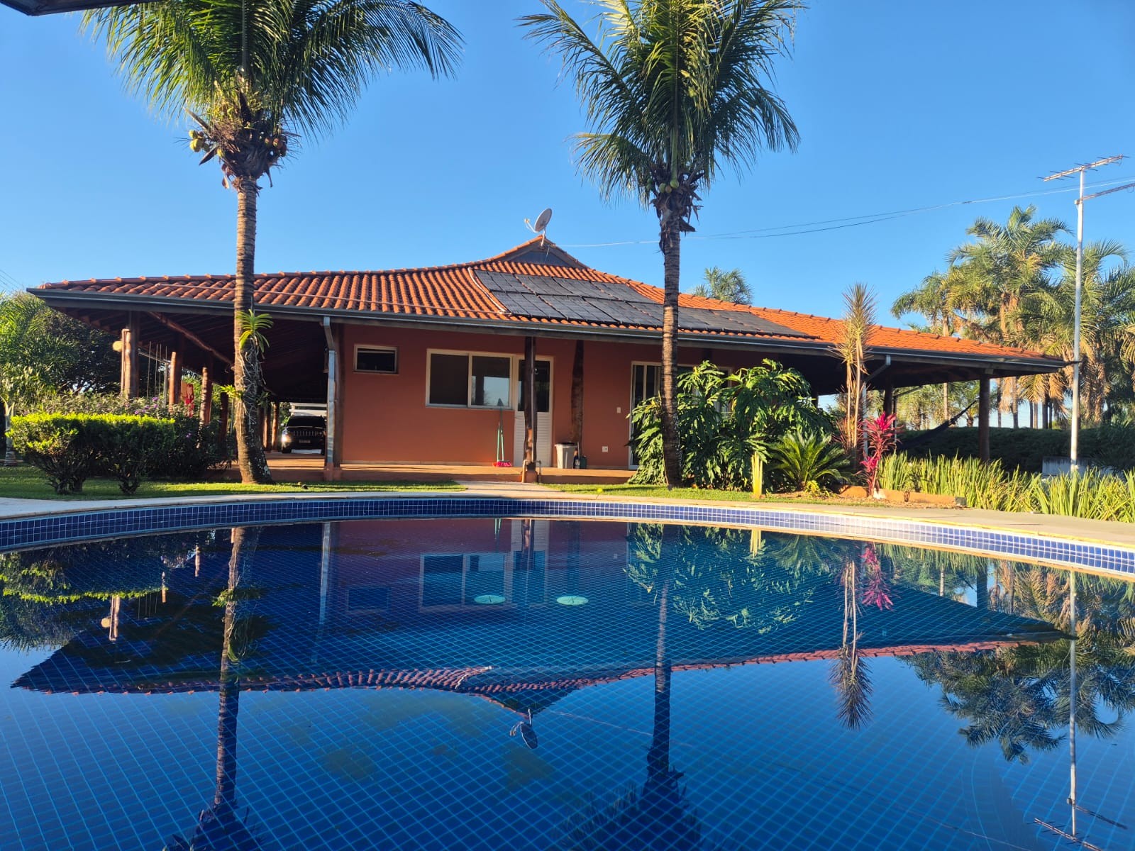 Chácara de 2.000 m² com piscina e energia solar no Condomínio Morada do Sol em Jaú/SP