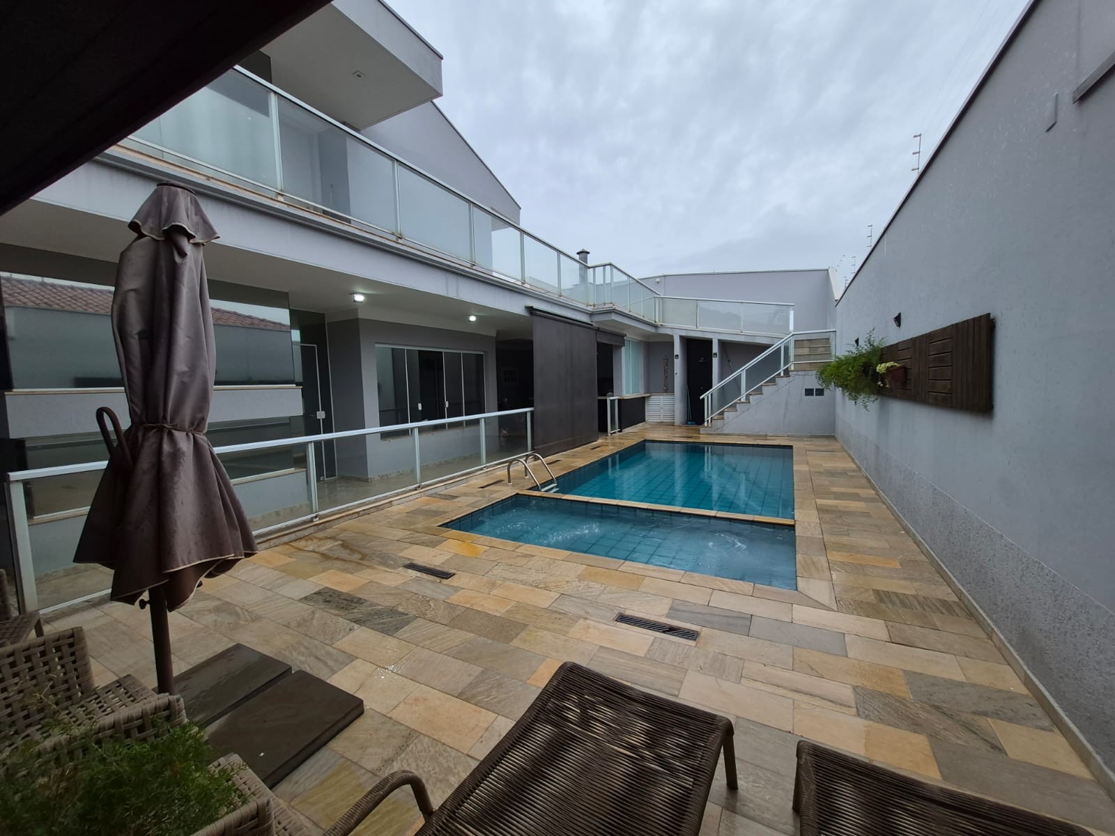 Casa com 4 dormitórios, piscina e escritório no Jardim América em Jaú/SP