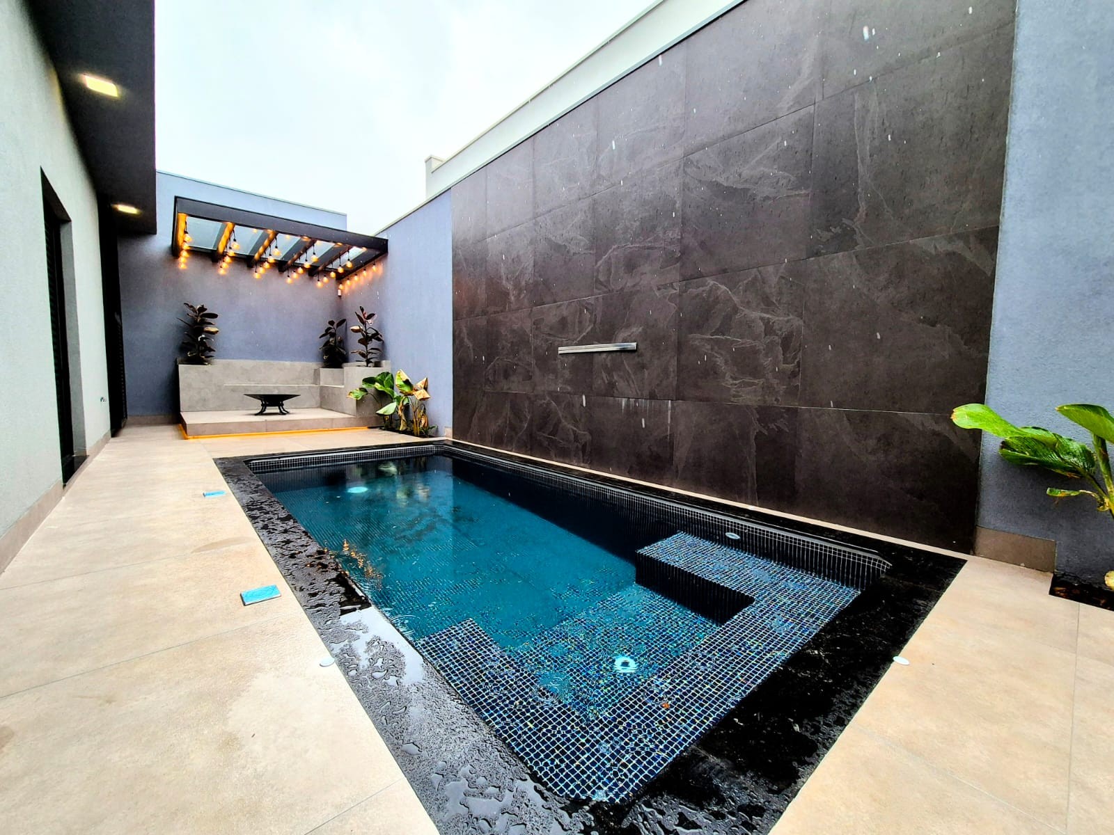 Casa moderna com automação e piscina aquecida no Residencial Campo Belo em Jaú/SP