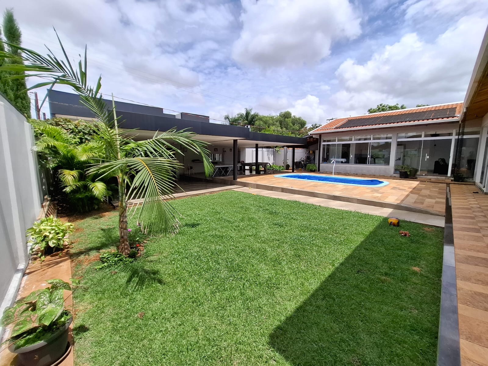 Casa com piscina aquecida e energia solar no Condomínio Primavera em Jaú/SP
