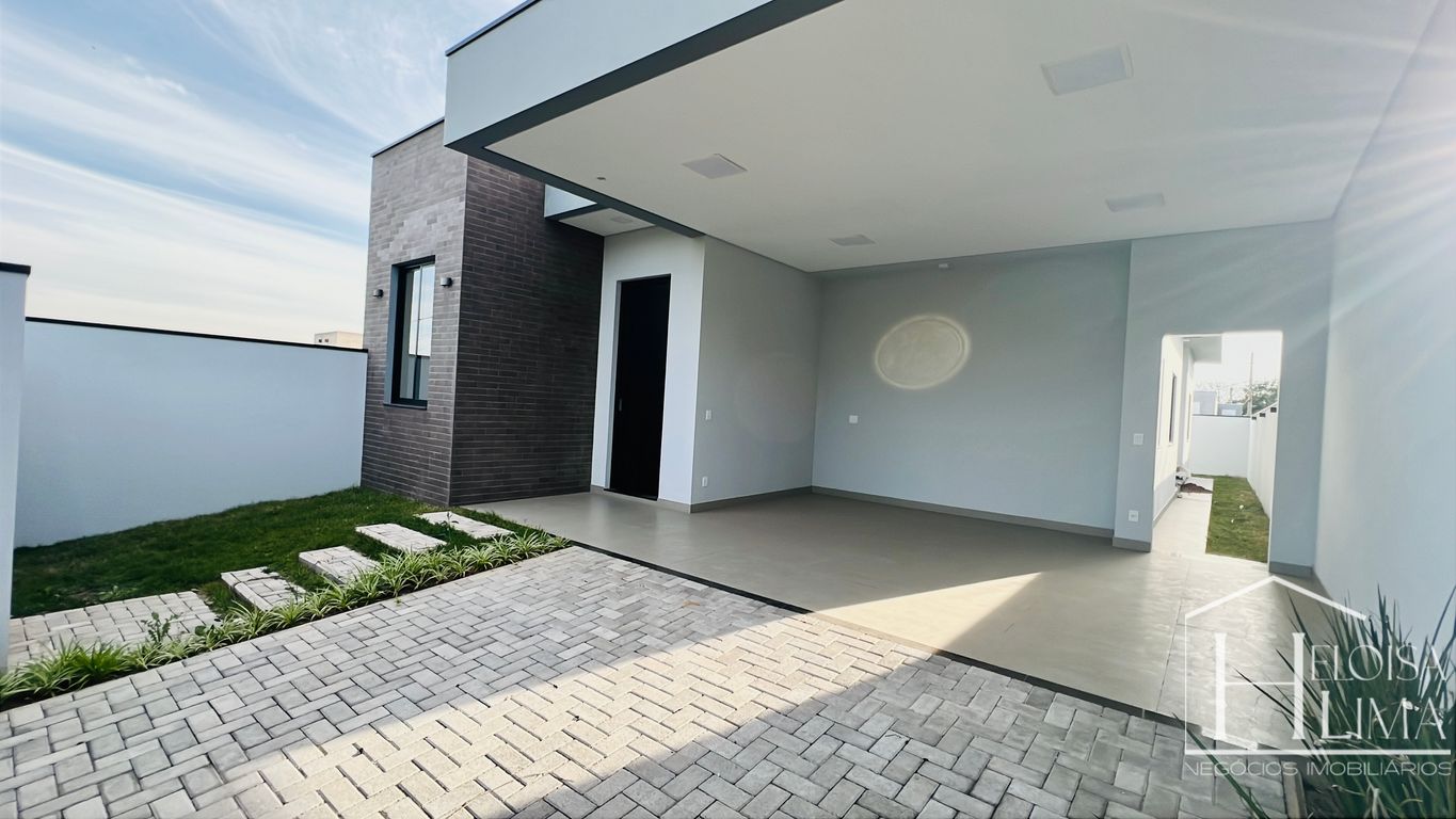 Casa nova com pé-direito duplo e jardim de inverno em Louveira em Louveira/SP